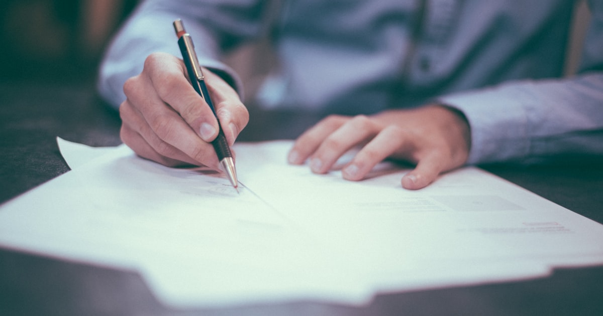クラウドサイン vs GMOサイン vs DocuSign 徹底比較【2026年版】── 中小企業の電子契約、どれを選べばいいのか