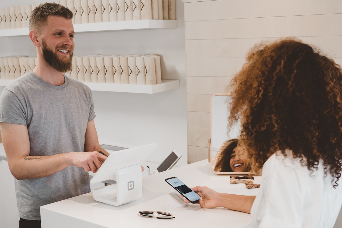 Shopify vs BASE vs STORES 徹底比較【2026年版】── 小規模ECで失敗しないプラットフォームの選び方